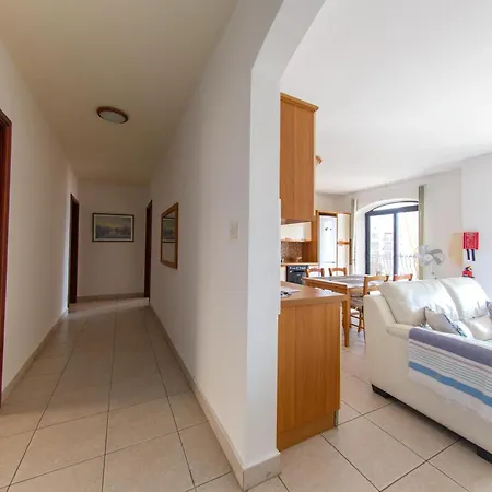 2bd Cosy With Spacious Balcony - Close To Bugibba *