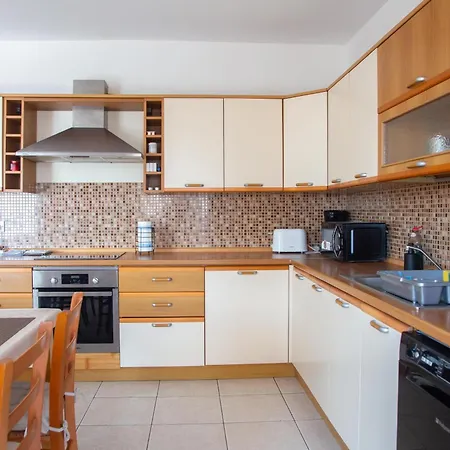 2bd Cosy With Spacious Balcony - Close To Bugibba